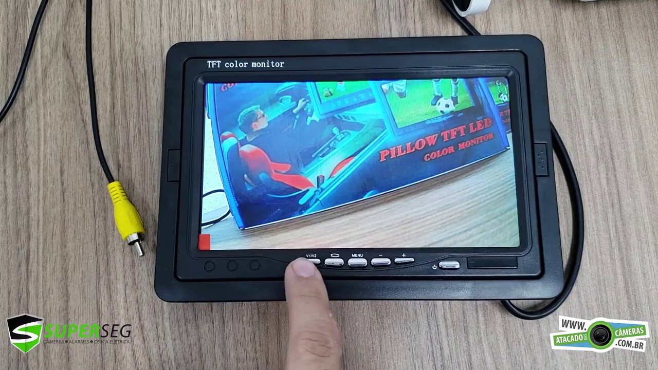 Como instalar e ligar o monitor de 7 pol