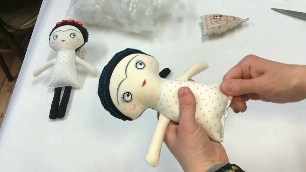 Jak ušít panenku - panenka Frida
