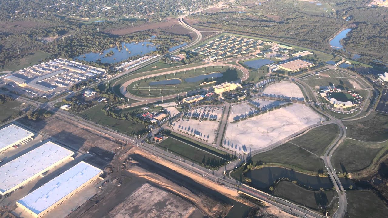 Landing at Dallas Fort Worth Airport in 4K