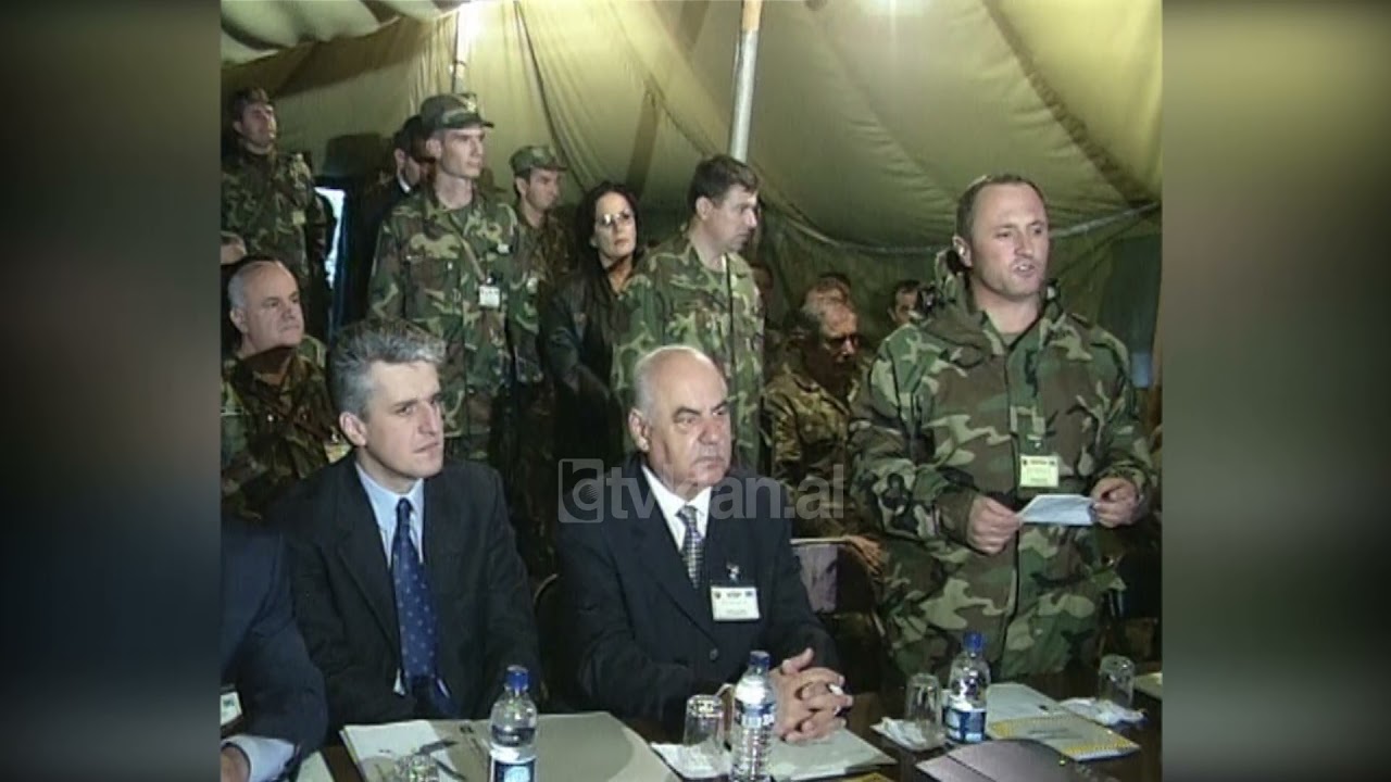 Stërvitja ushtarake “Shqiponja 2002” kundër terrorizmit në Tiranë - (4 Nëntor 2002)