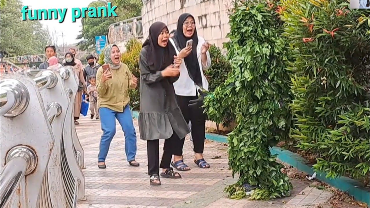 BUSHMAN PRANK IN INDONESIA, JYST FOR LAUGHING AWESOME REACTION