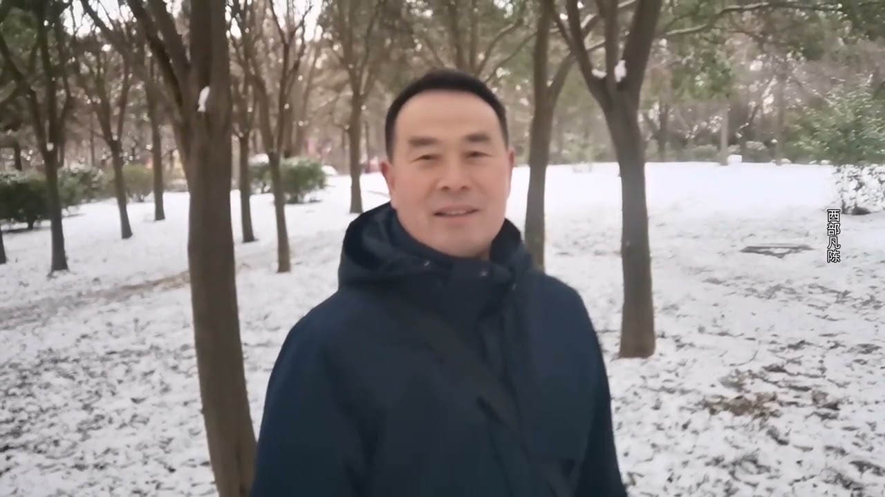 汉中大叔大寒逛西安清凉山公园，踏雪寻梅滑雪堆雪人，乐在其中
