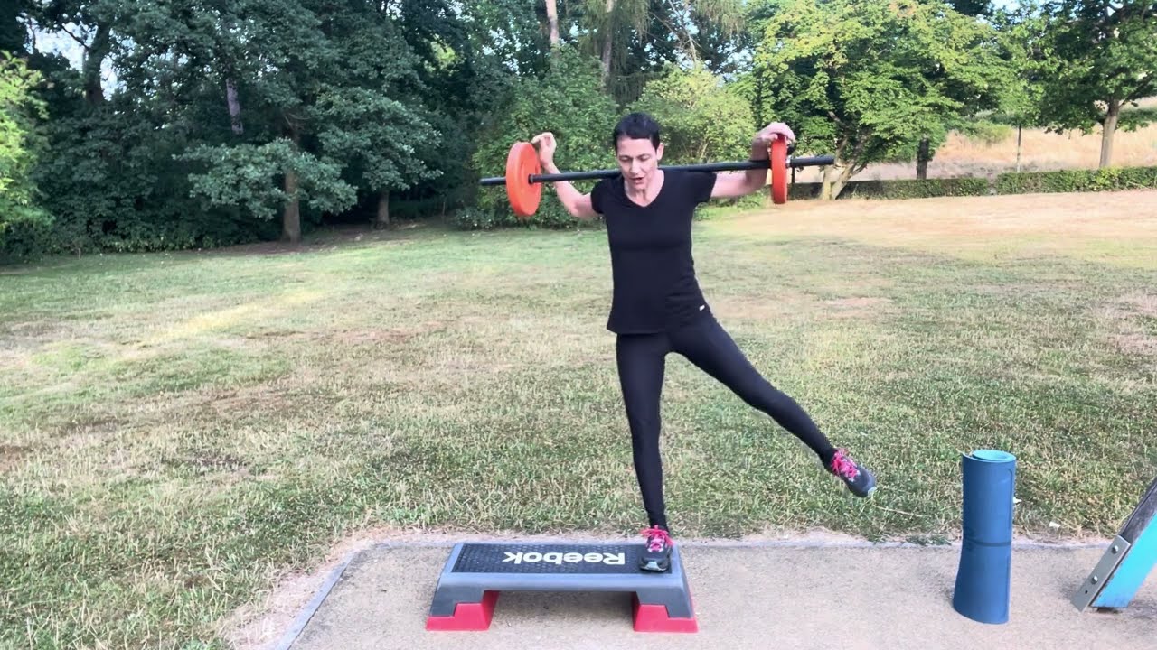 Happy Sunday Step & Langhantel-Intervall