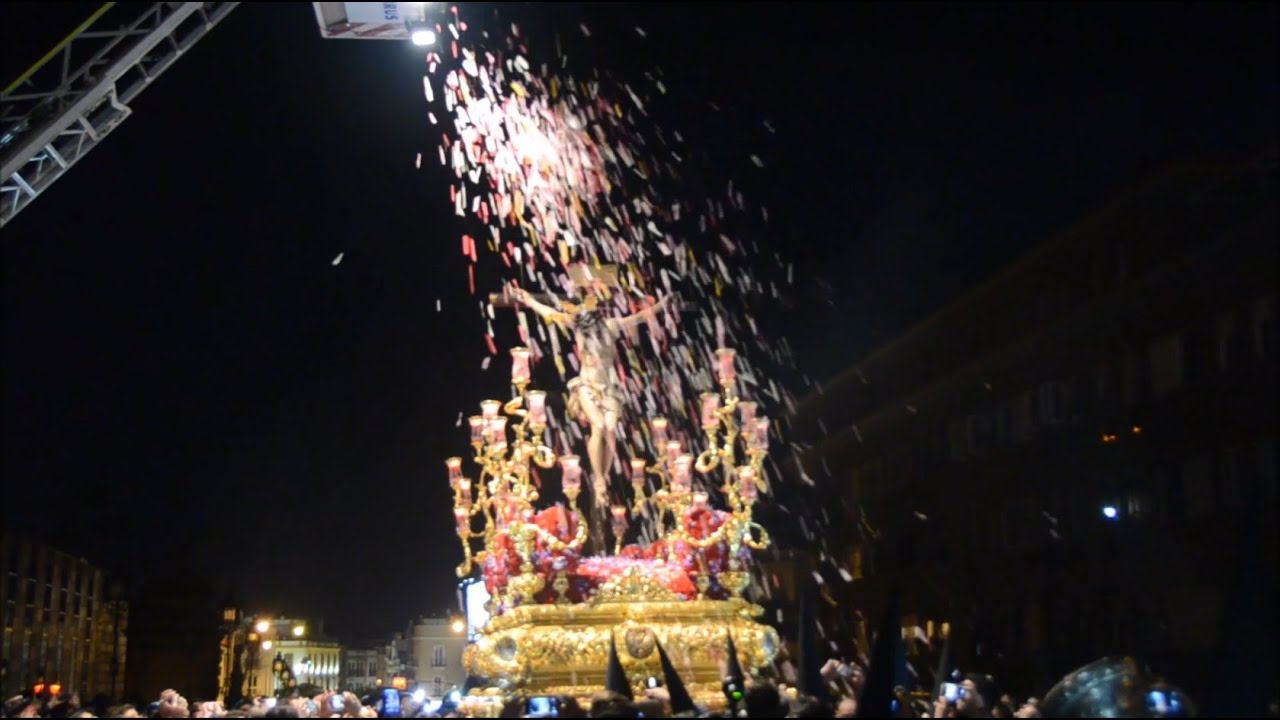 SALIDA Y PETALÁ EN EL PUENTE a la Hdad. de San Bernardo - Semana Santa de Sevilla 2016