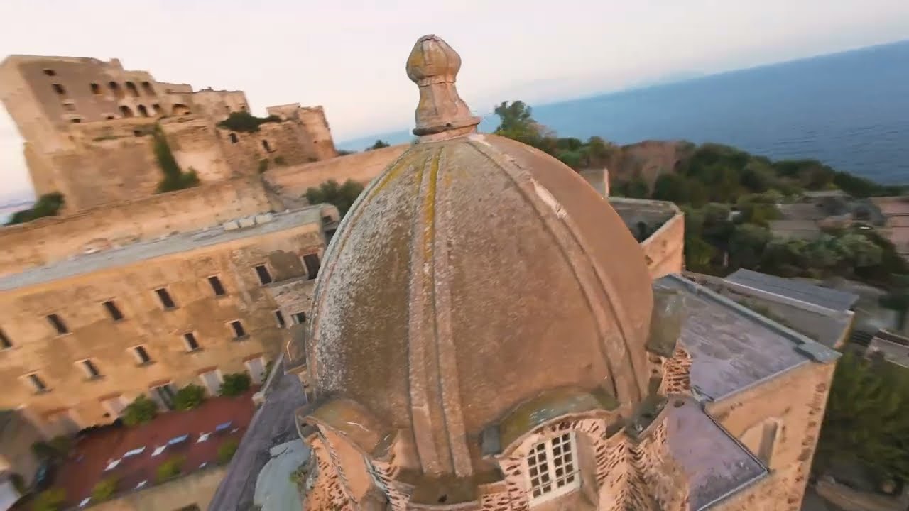 IN VOLO SUL CASTELLO ARAGONESE DI ISCHIA FPV DRONE