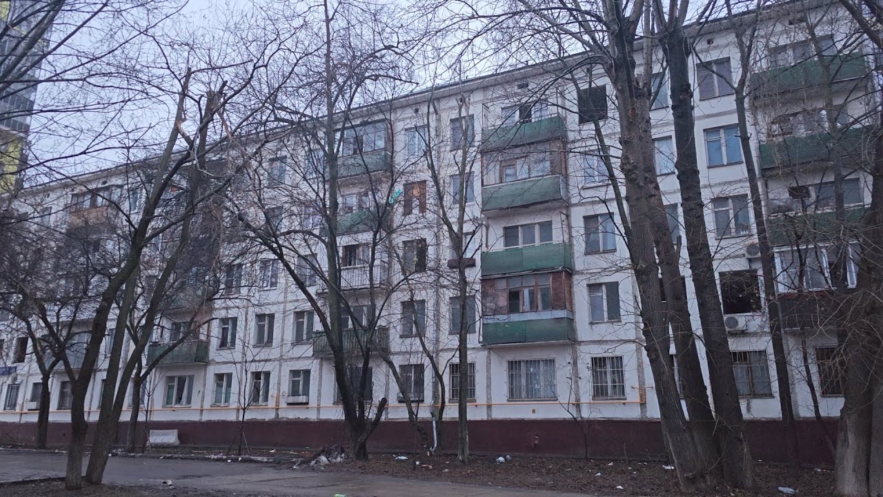 Выселенный пятиэтажный дом в Нагорном районе
