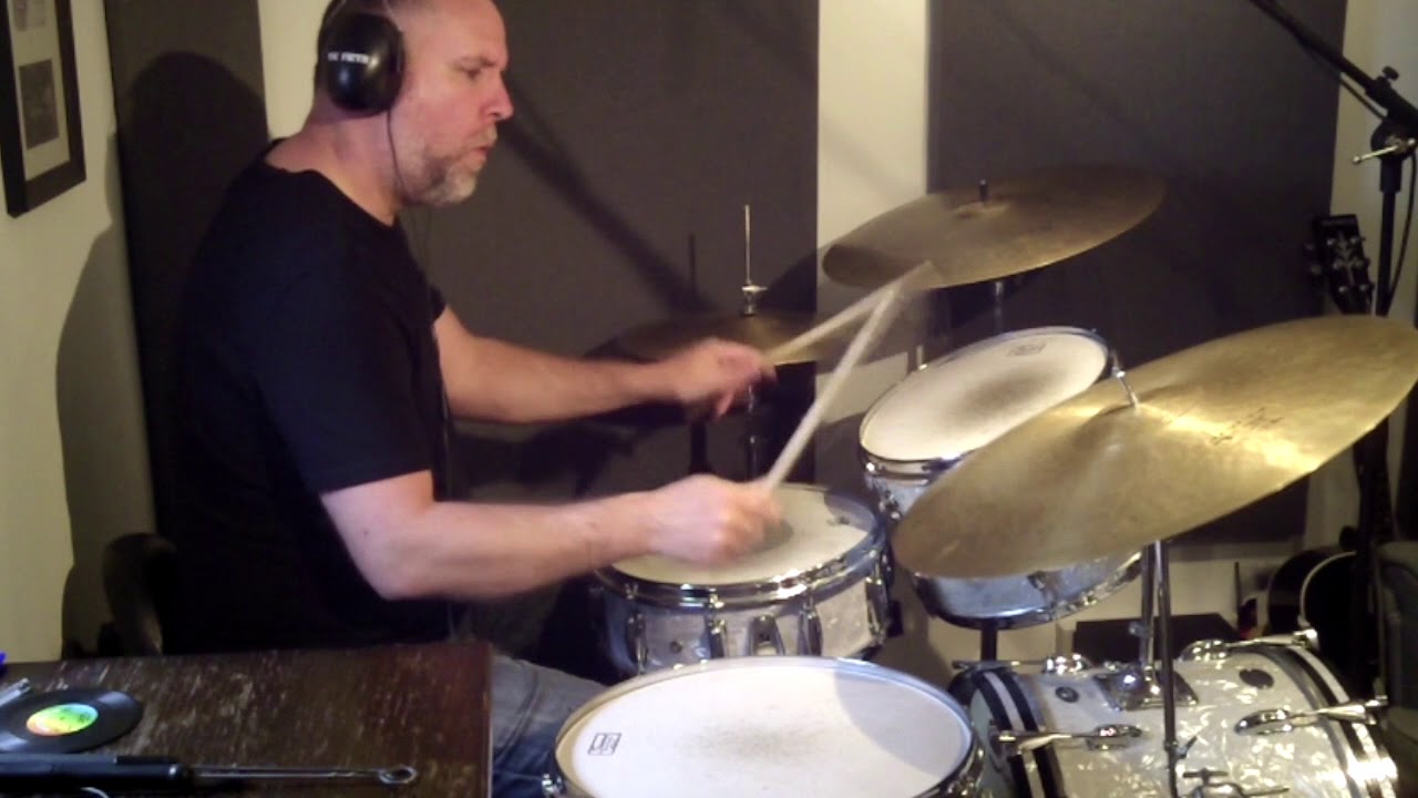 Elliott Henshaw - Swingin' For The Fences