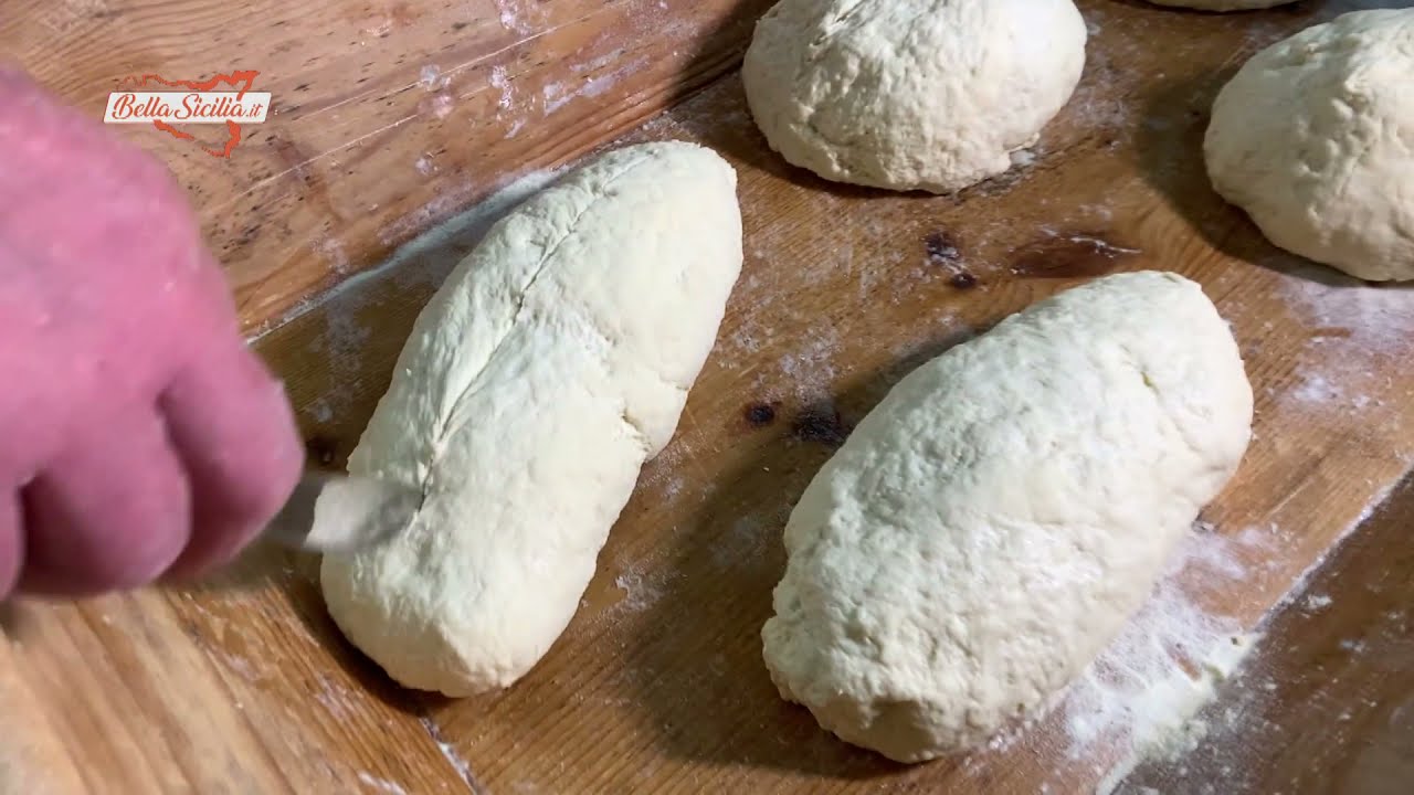 U pani di casa, l'antica ricetta siciliana e il pane cunsato