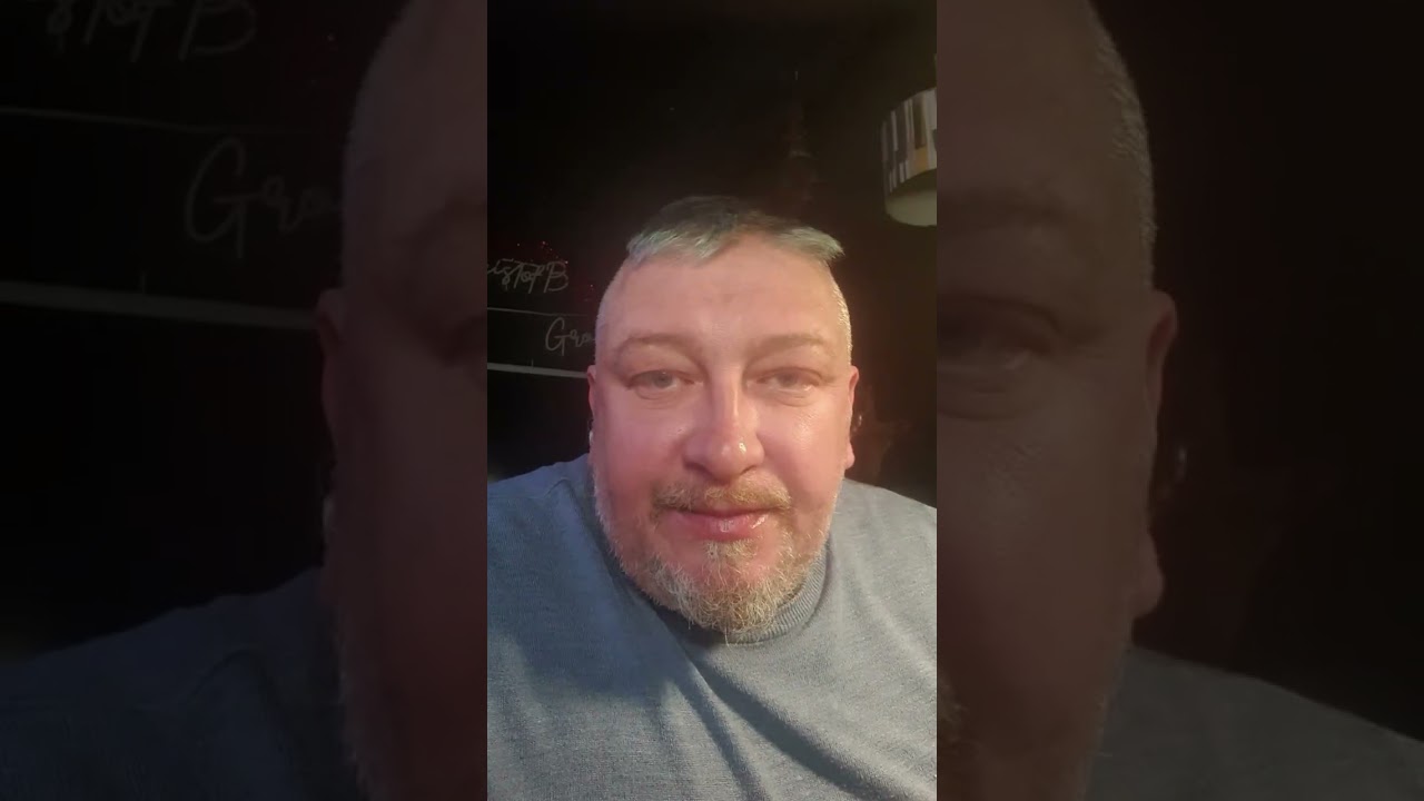 Я же говорил тебе не замолчать! Оно влетело.