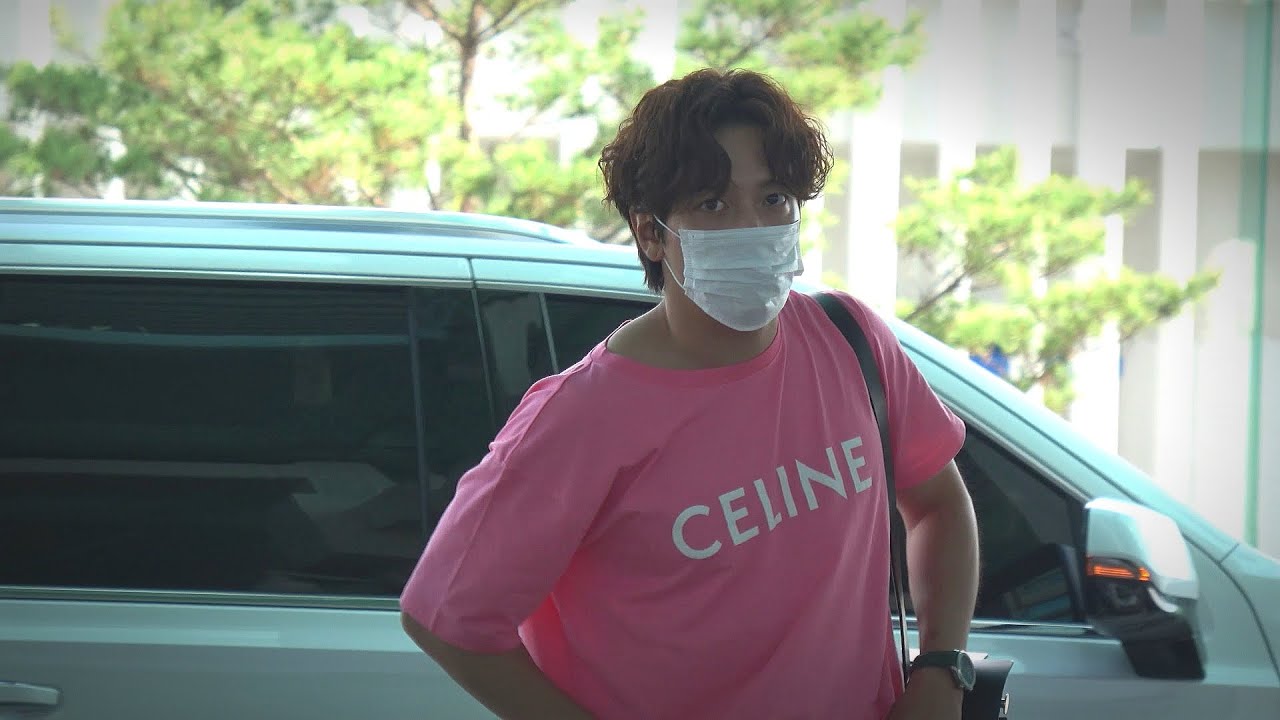 220701 정용화 출국