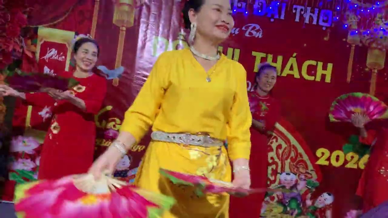 múa tổ dân phố số 6 mừng thọ cụ 95