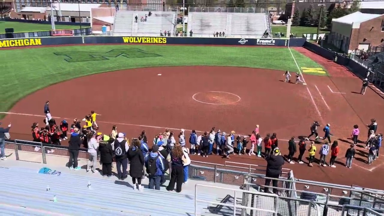 Kids run bases at UofM softball 🥎