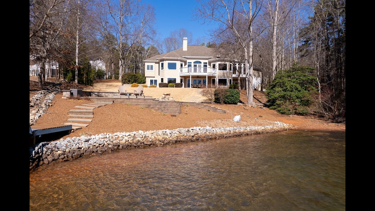 Lake Keowee Home for Sale | 613 Lighthouse Ct., Seneca SC 29672