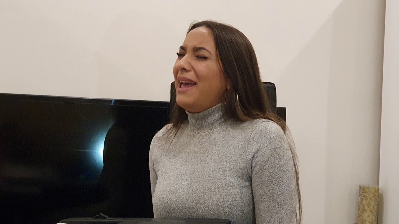 Rosi de san Fernando  cantando para el rey de reyes