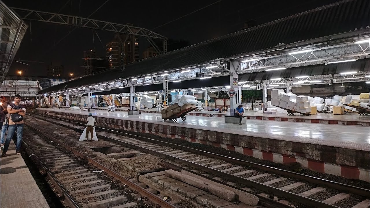 NIGHT🔥 TRAINS ARRIVALS AT DADAR CENTRAL | TUTARI+ MAHANAGARI+KONKAN KANYA SF AND MORE