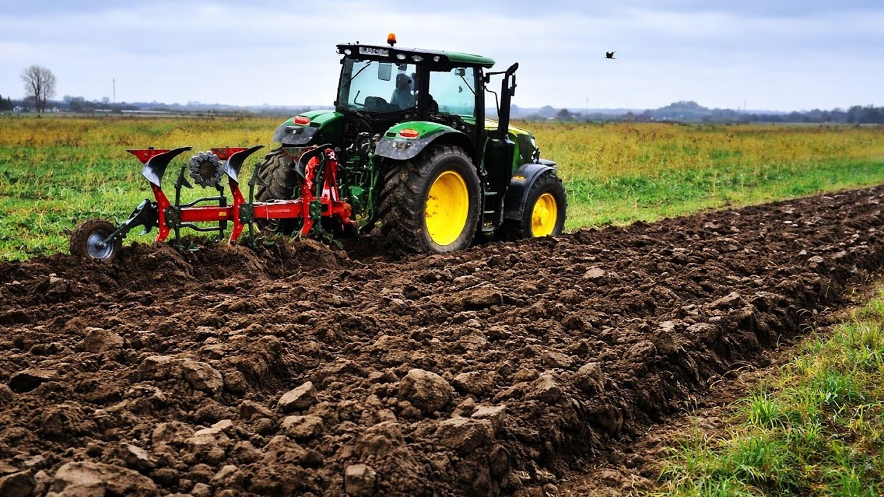 Plowing Green Manure | John Deere 6135R & Kverneland
