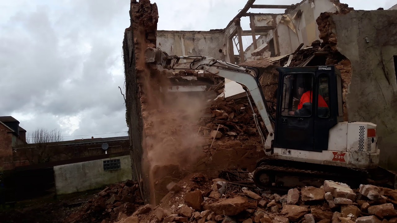 Haus Abriss mit Minibagger 3.5T