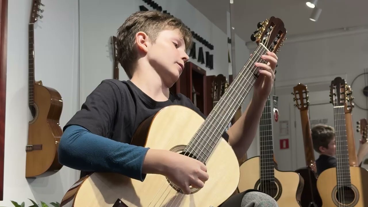 Krzysztof Ginelli - gitara klasyczna Martinez Torres RS 4/4