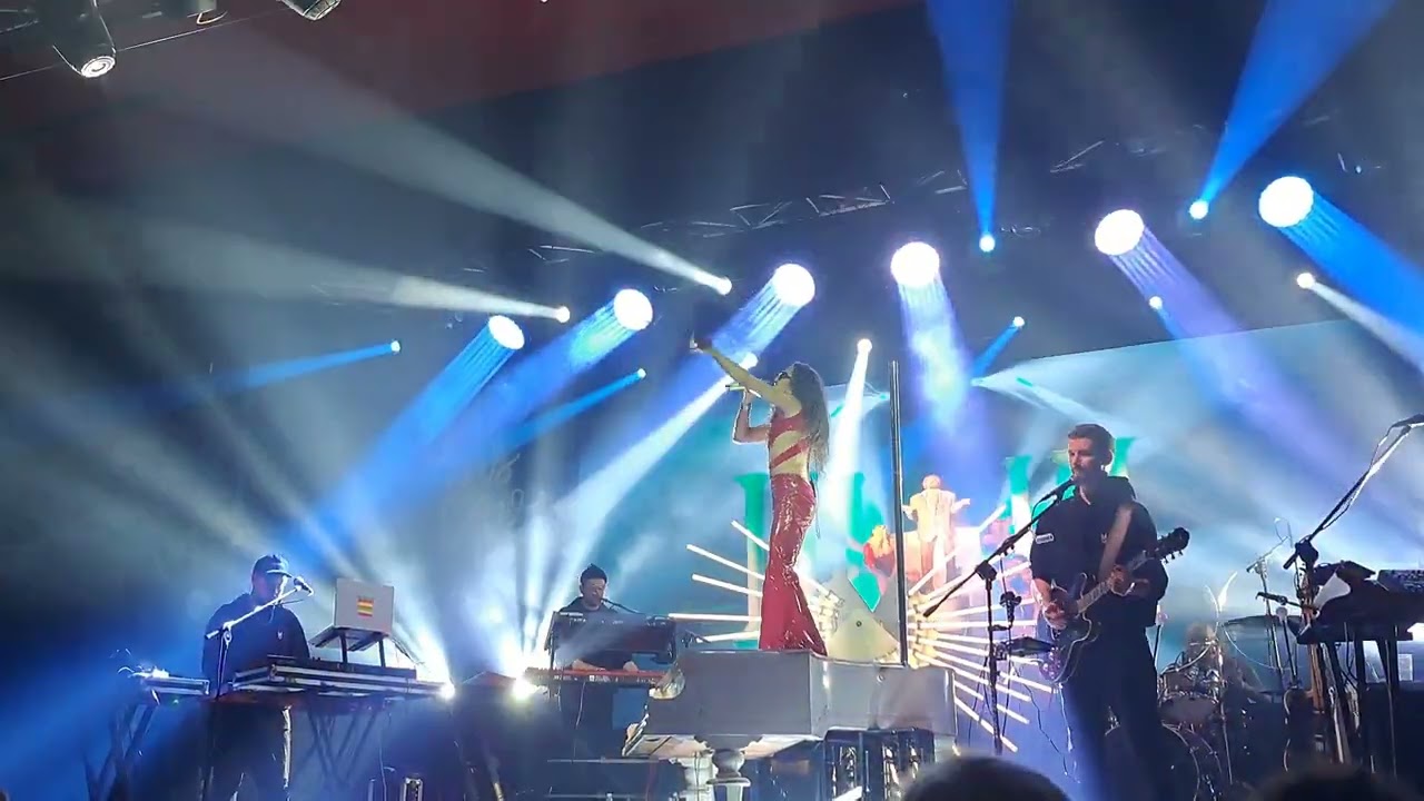 Michał Szpak Halo Wodospad