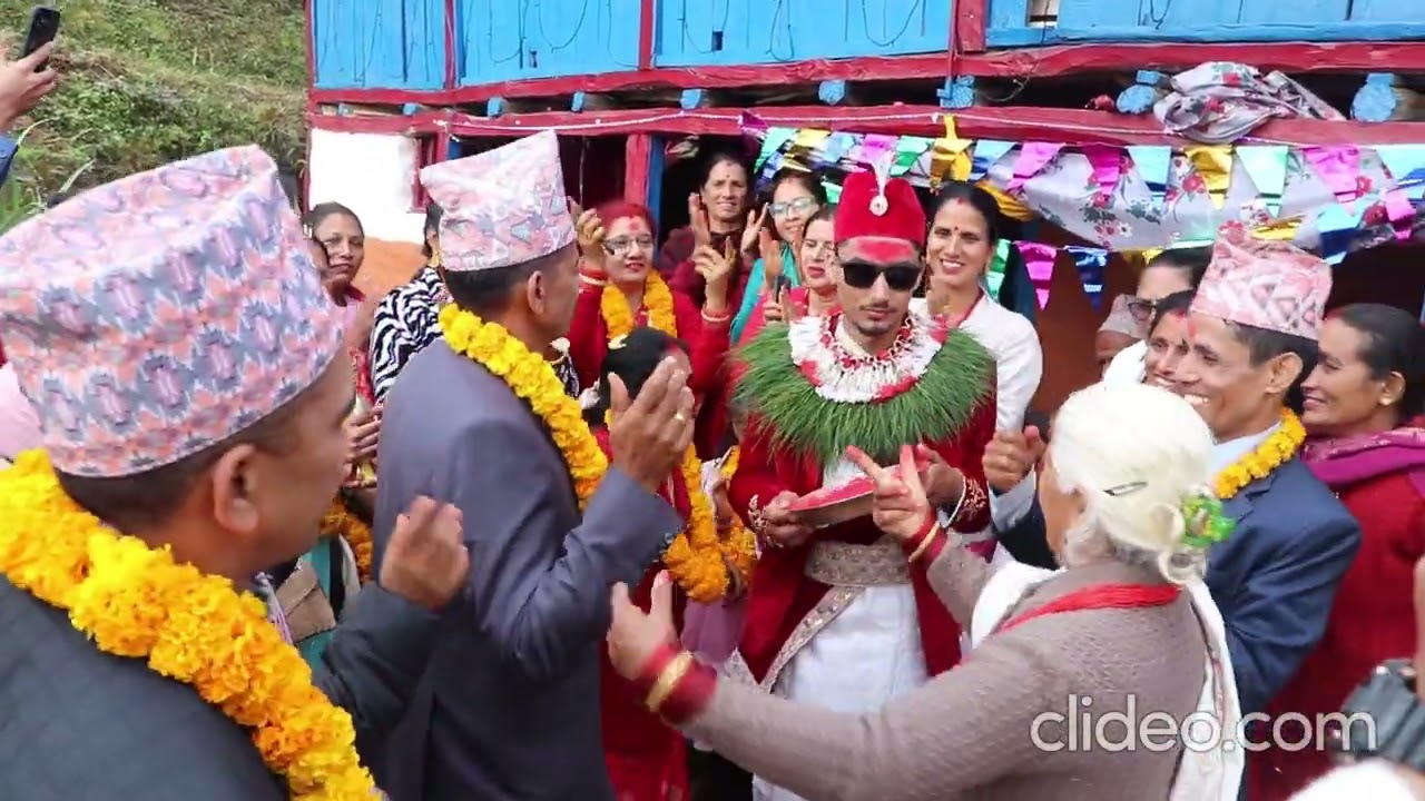 गुल्मीको पश्चिमी भेगमा बिहेको बेला बेहुला घर छोडेर हिँड्ने बेला गाइने रत्यौली ,