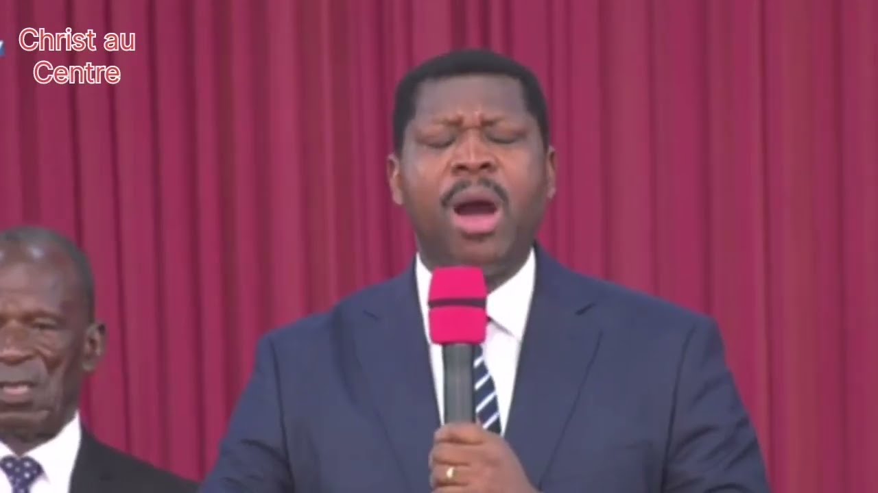 La prédication et la prière de l'evangeliste Noumonvi Paul Dodji. 