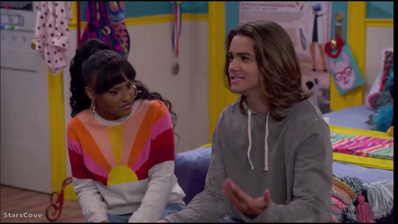 Bose tries to kiss Mika for the first time in season 3?