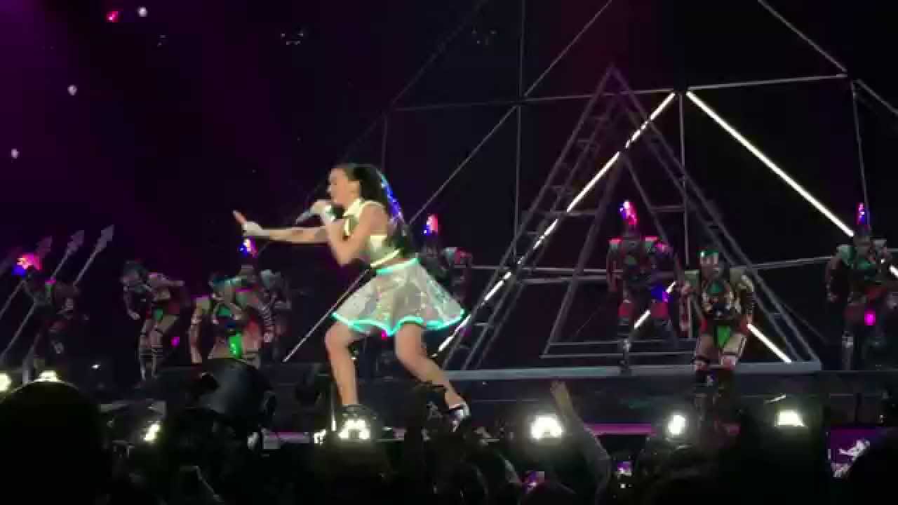Katy Perry - Intro + Roar - The PRISMATIC World Tour, Bratislava