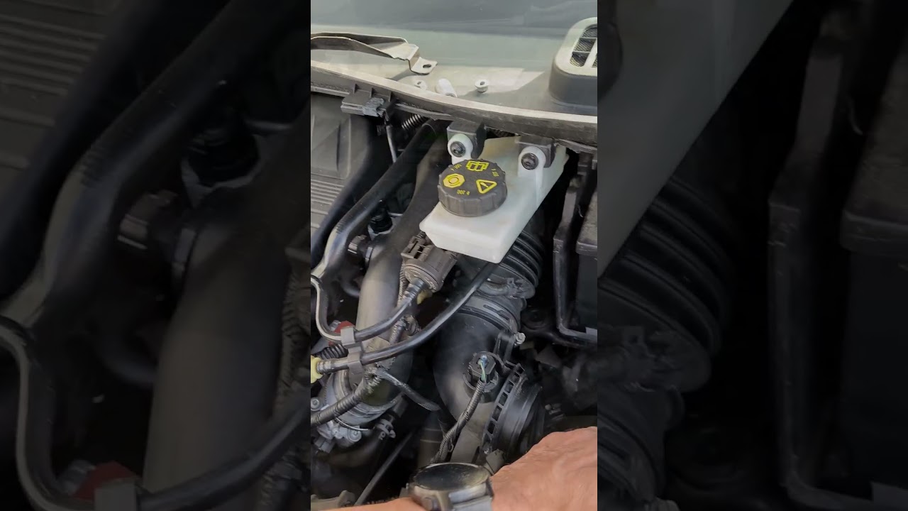 Fahrzeugbatterie-Wechsel bei Ford Kuga