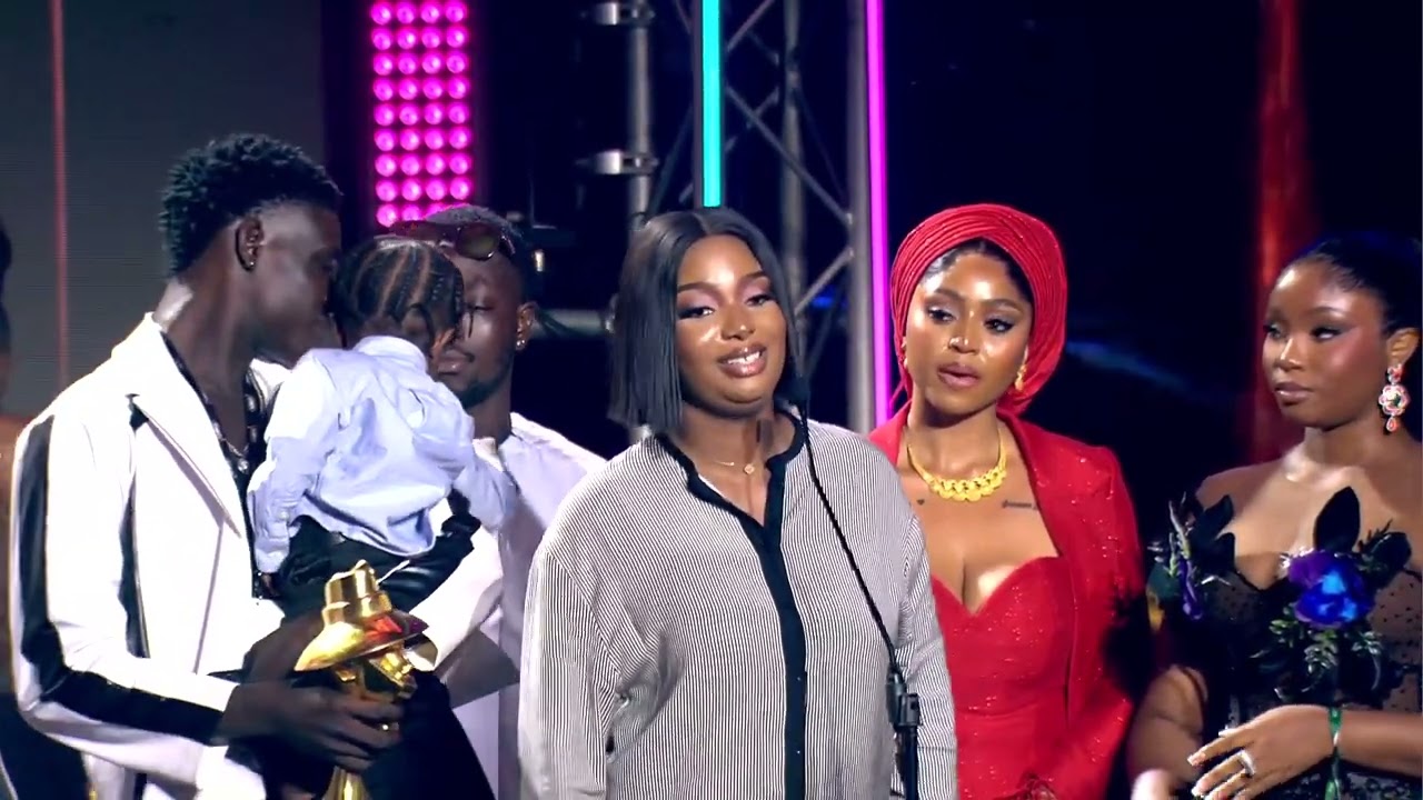 The Moment Mohbad&rsquo;s Family Received His Award at the 17th Headies | Emotional Tribute