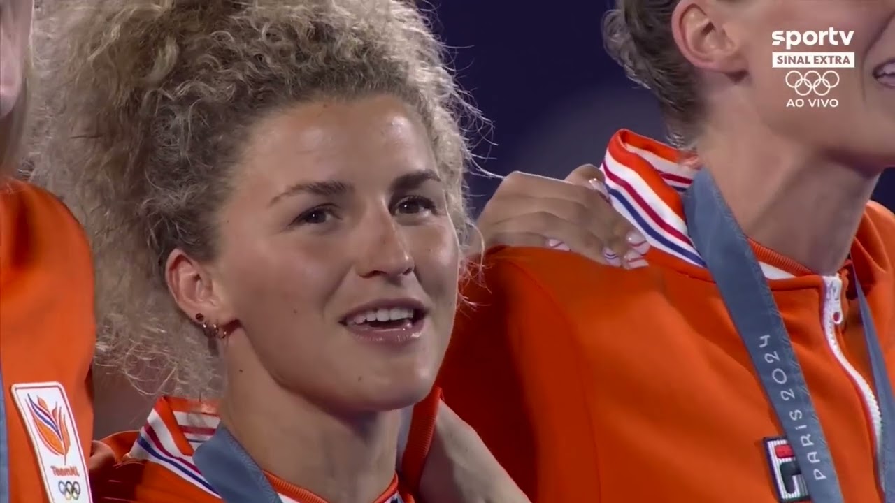 Netherlands National Anthem - Women's hockey team gold medal award ceremony - Oranje