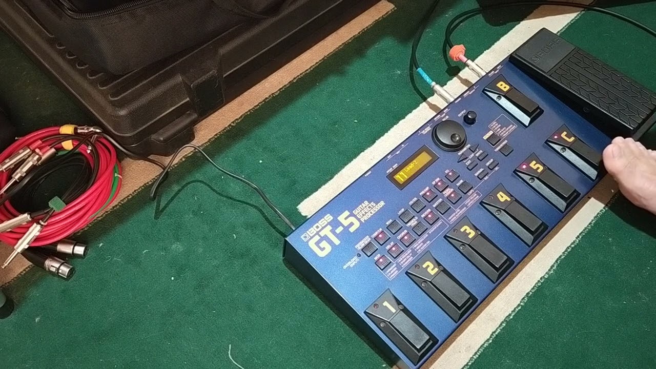 BOSS GT-5 Guitar Effects Processor.