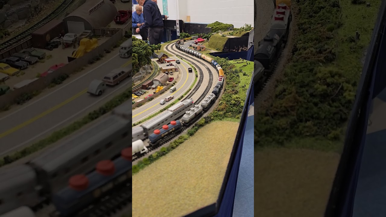 #NScale #trains on the S curve. #modeltrains #train