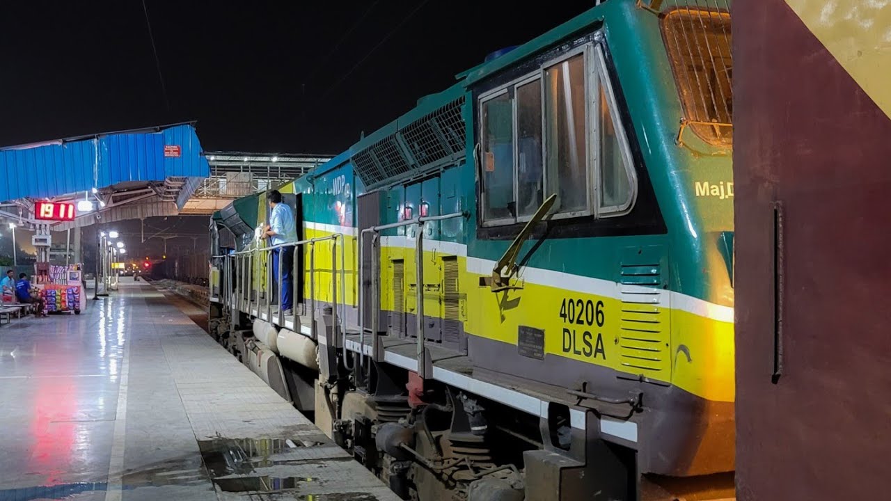Late night Journey behind WDP4D!! with 04218 Lucknow Varanasi Intercity Special