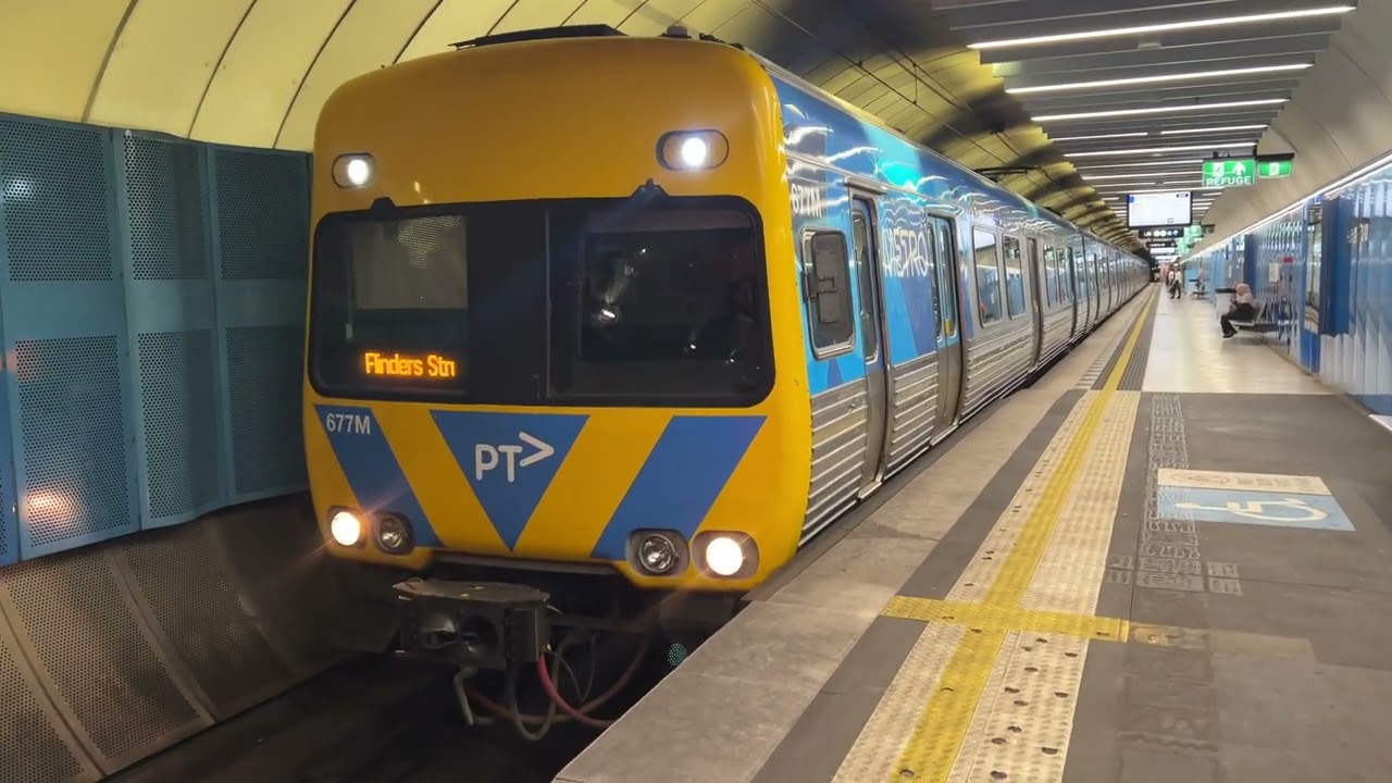 Metro Comeng Arriving & Departing Parliament Station to Craigieburn