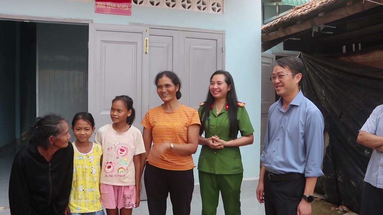 PHÓNG SỰ THI ĐUA YÊU NƯỚC