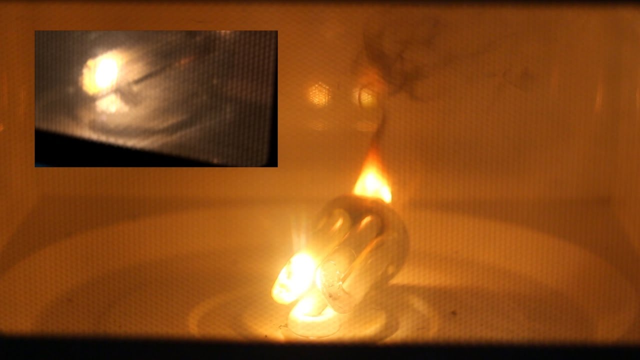 Colocando L&acirc;mpada Fluorescente no Micro-Ondas
