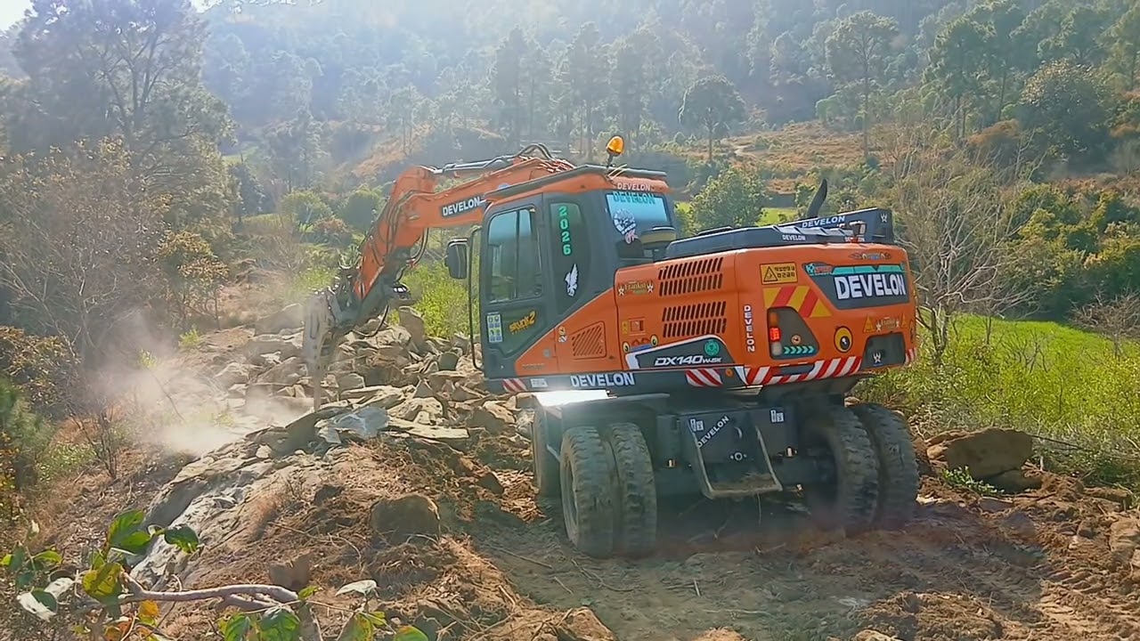 Excavator is making blocks from big stone for soling on road #excavator #solingen 