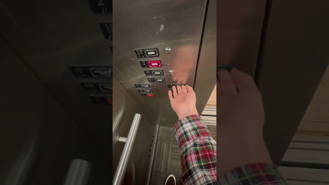 KONE series 220 hydraulic elevator at crate and barrel in Scottsdale Arizona 