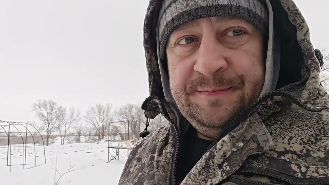 Начал новый строительный проект мосток, пока стоят морозы.