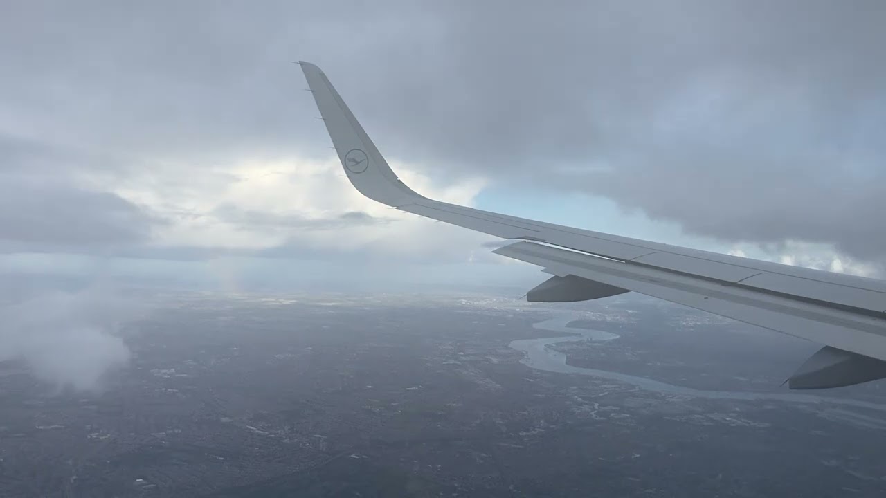 Hard landing. | Lufthansa A320neo Landing at London LHR | 12/09/2025