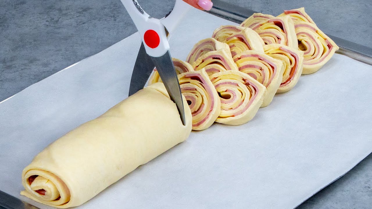 Des oreilles en pâte feuilletée au jambon et au fromage ! L’apéro de chaque jour !