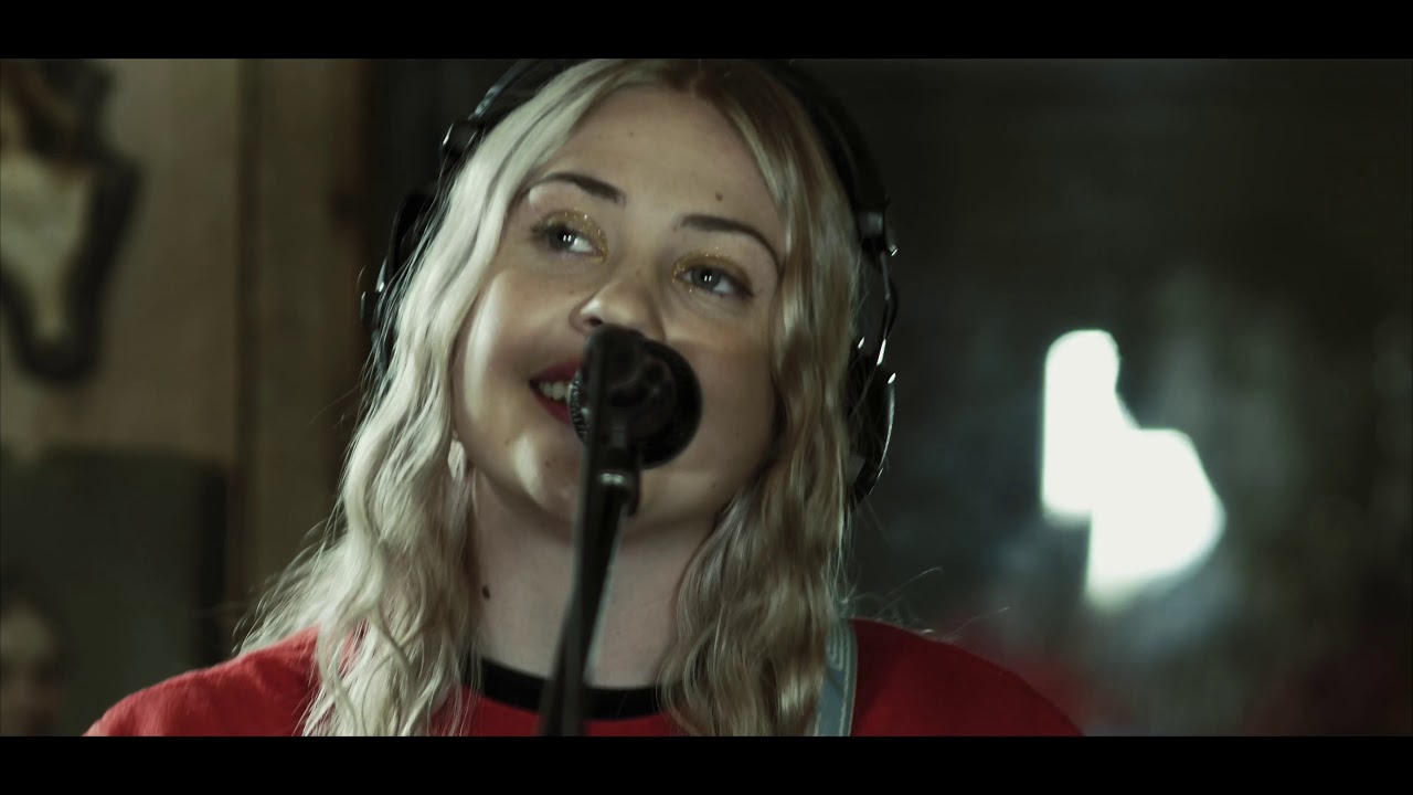 Lauran Hibberd - Shark Week (Live)
