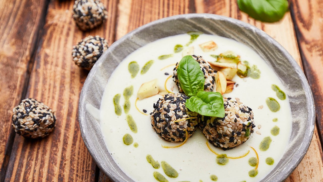 Perfekte VEGANE VORSPEISE für Weihnachten - Pastinaken-Cremesuppe mit Feta