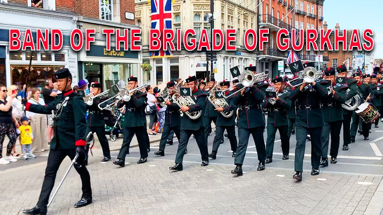 WINDSOR CASTLE GUARD WITH BAND OF THE BRIGADE OF GURKHAS | CHANGING OF THE GUARD | WINDSOR CASTLE🏰