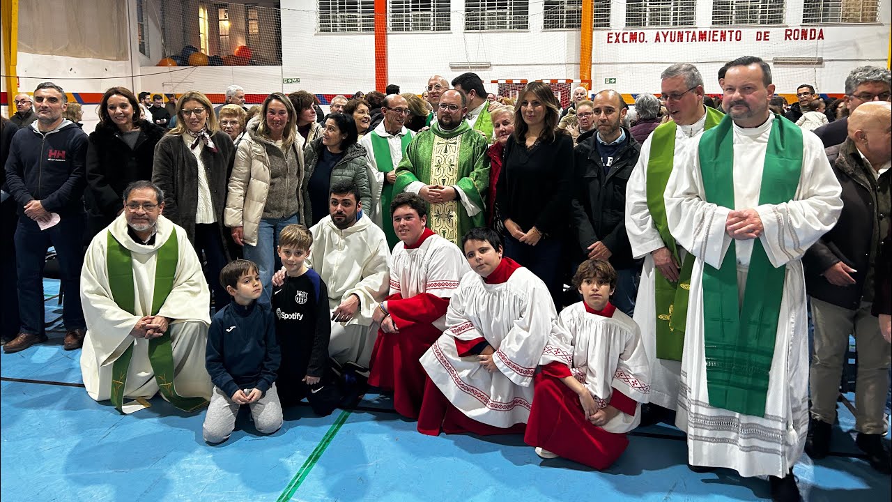 Misa en el polideportivo El Fuerte a petición de los vecinos desalojados de Grazalema