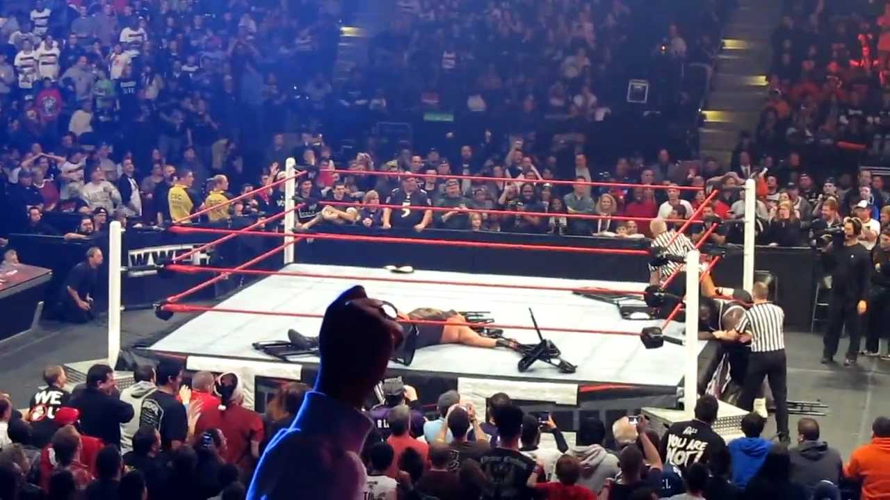 DANIEL BRYAN CASHES IN MITB LIVE