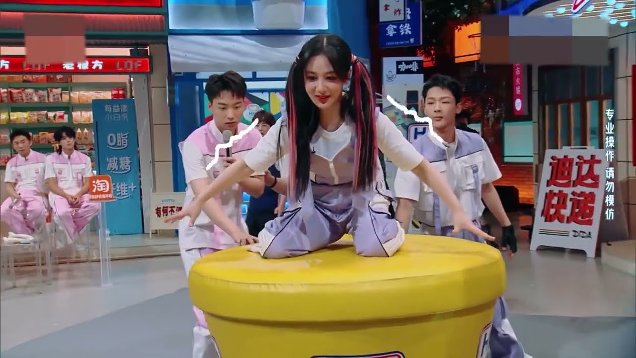 《你好星期六》Hello Saturday 抱抱圆台！杨紫Yang Zi 邓为Deng Wei 张晚意Zhang Wanyi 甜蜜互动 sweet interactions
