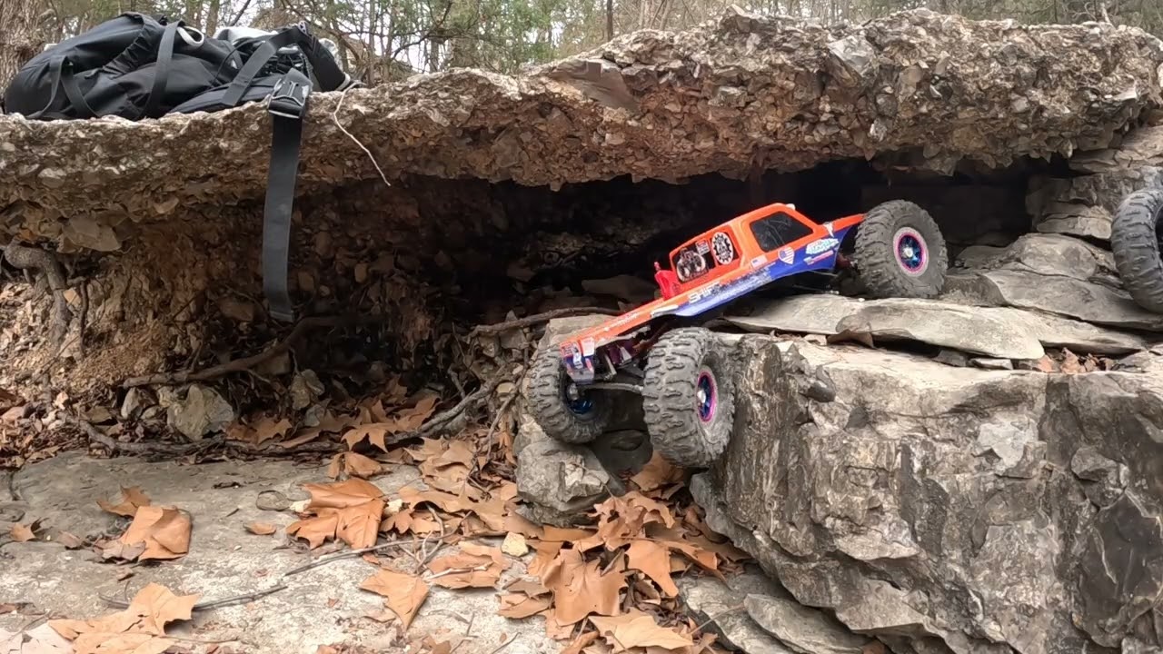 #mccoolgarage #sunday #sendit #customcapra #custombuild #lawless #backyard #rclife #rctruck #rc 