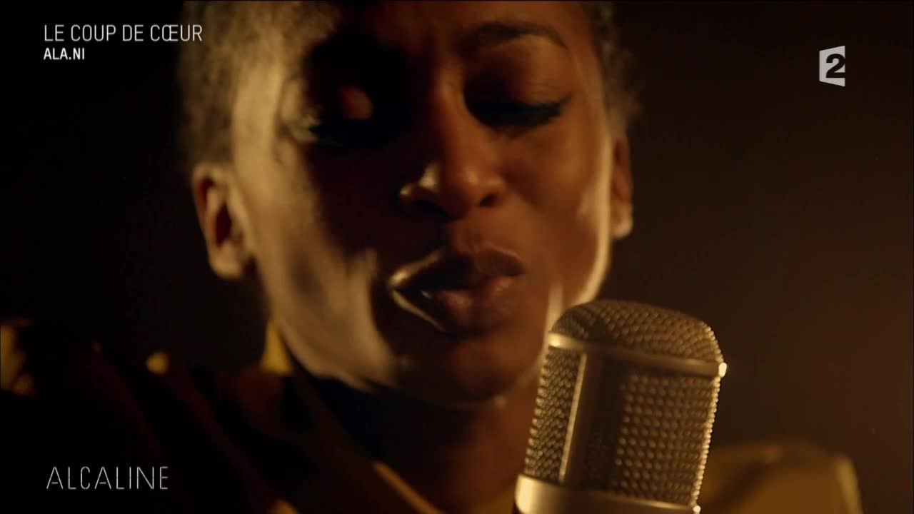 Alcaline, le Mag : Ala.ni - Ol Fashioned Kiss en live