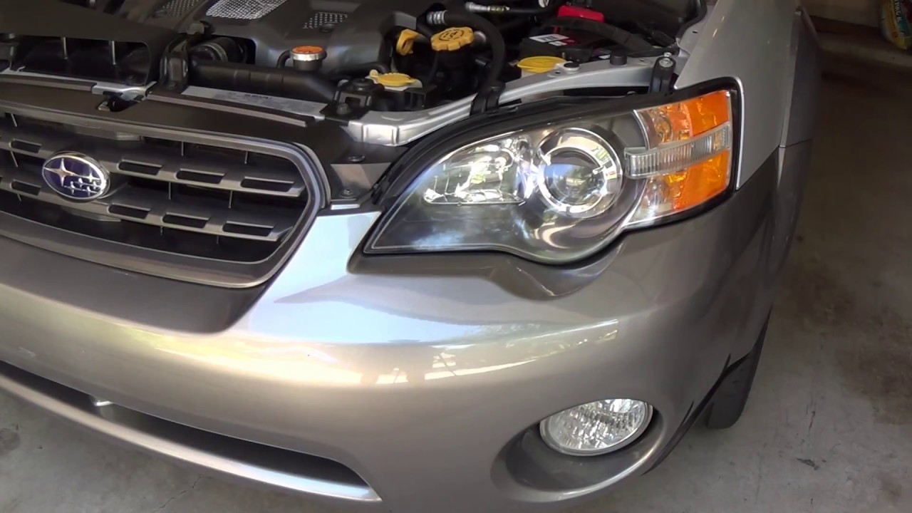 Как снять и установить лампы ближнего света &mdash; Subaru Outback 2005 года